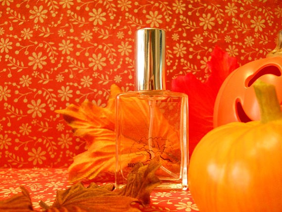 Zažeňte jesennú melanchóliu s trendy vôňami tejto sezóny!